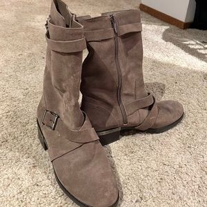 Tan women’s boots. Size 11